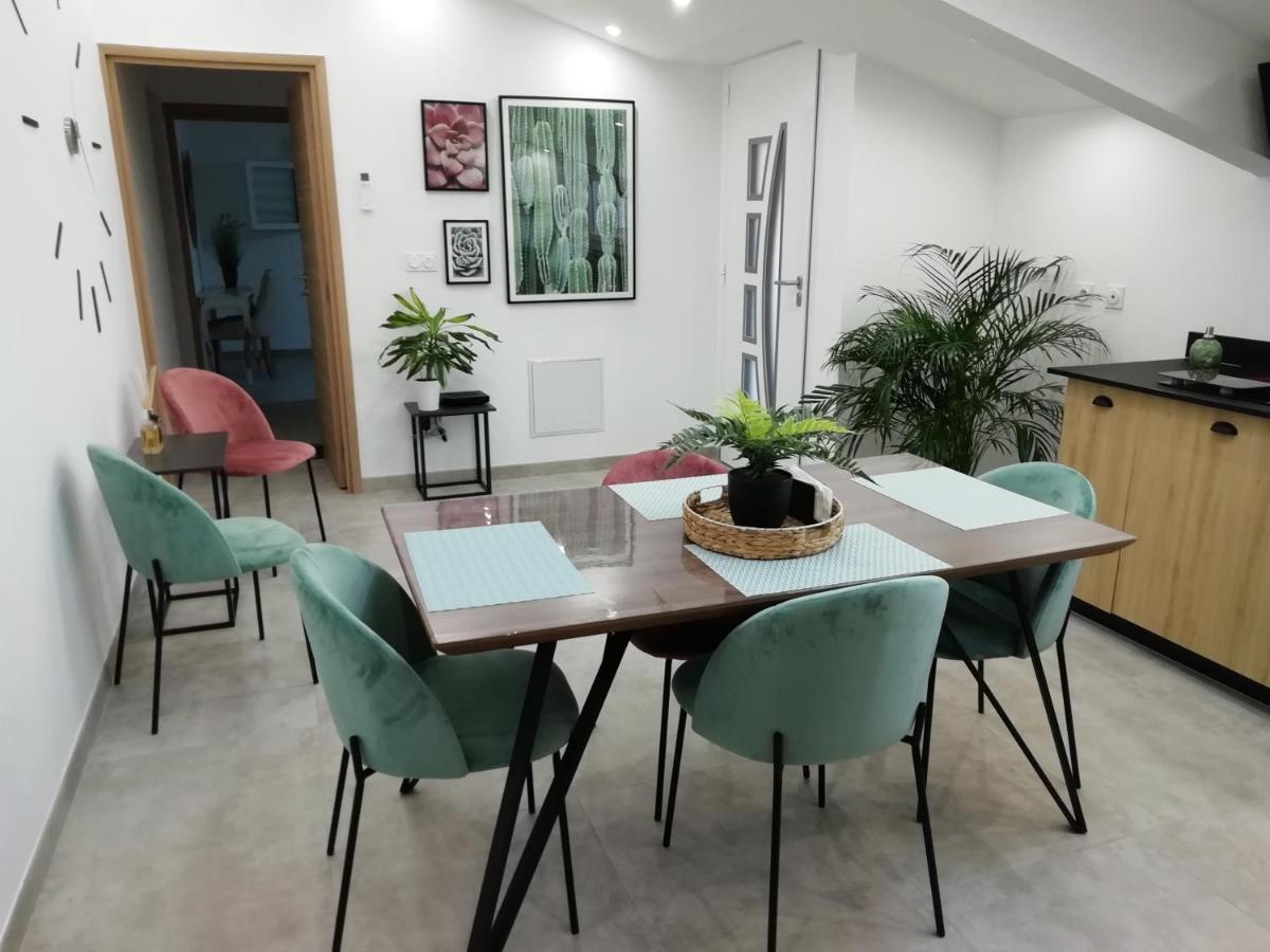 סלון-דו-ז'ירו Appartement Au Dessus De La Maison Du Saunier מראה חיצוני תמונה